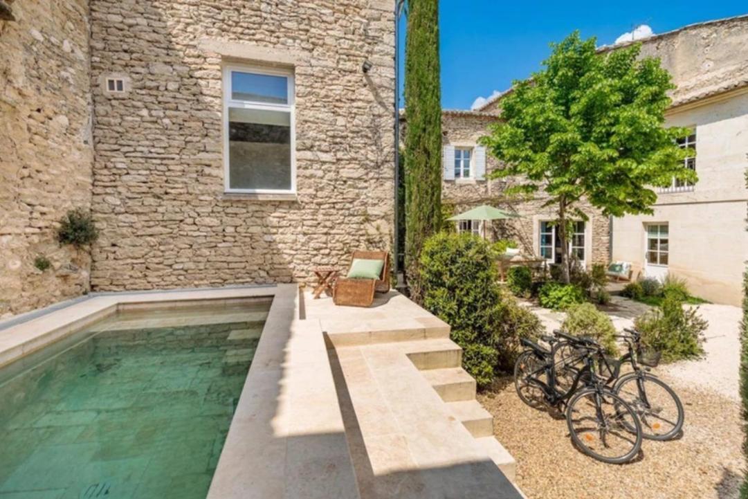 Le Clos De *